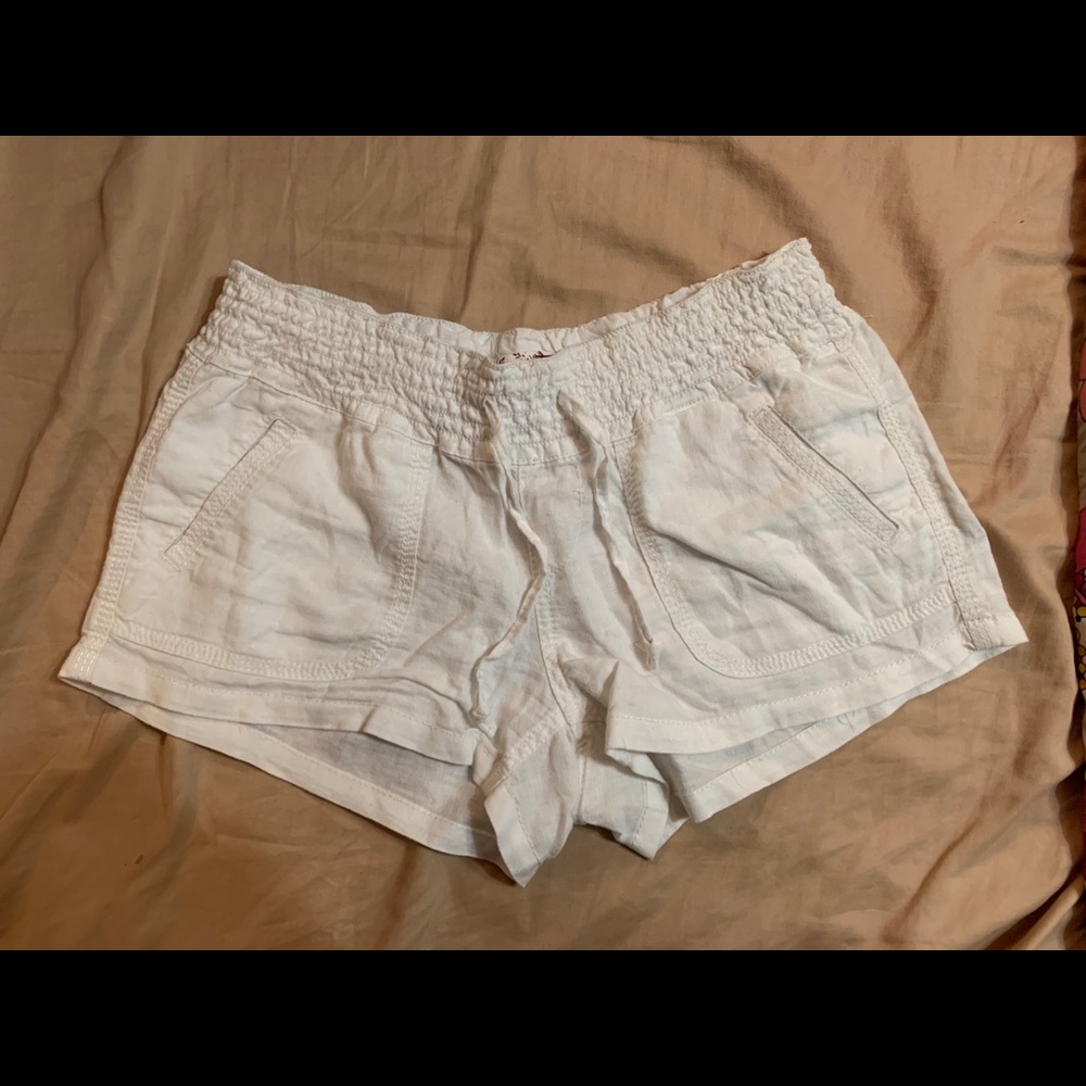 Cotton material white shorts